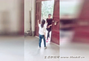 小孩在家并不等于安全,教孩子警惕陌生人!